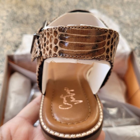 Crown Vintage Paxley Thong Ankle Strap Sandals - Picture 5 of 9